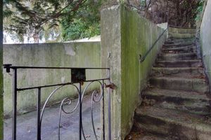 Front External- click for photo gallery